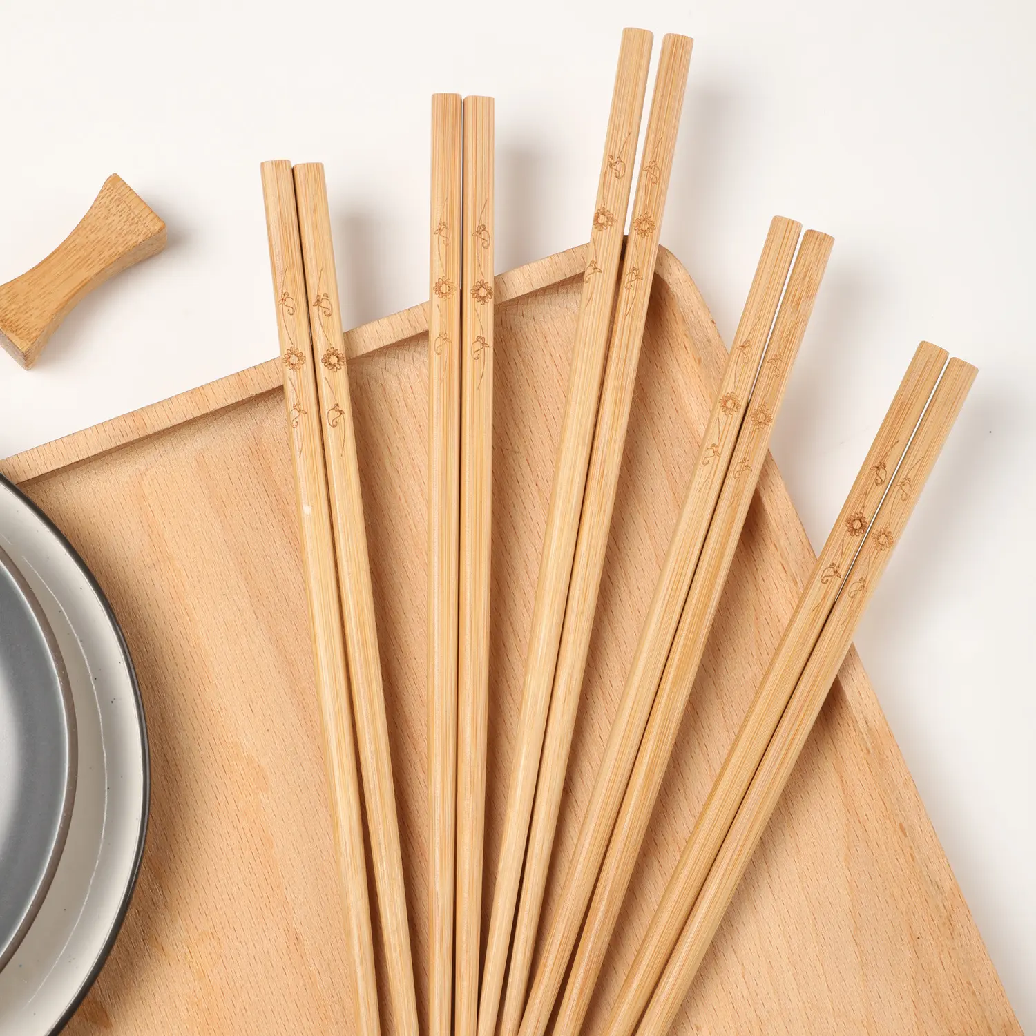 合家欢雕花竹筷成人竹制筷子家用吃饭分餐耐高温百货