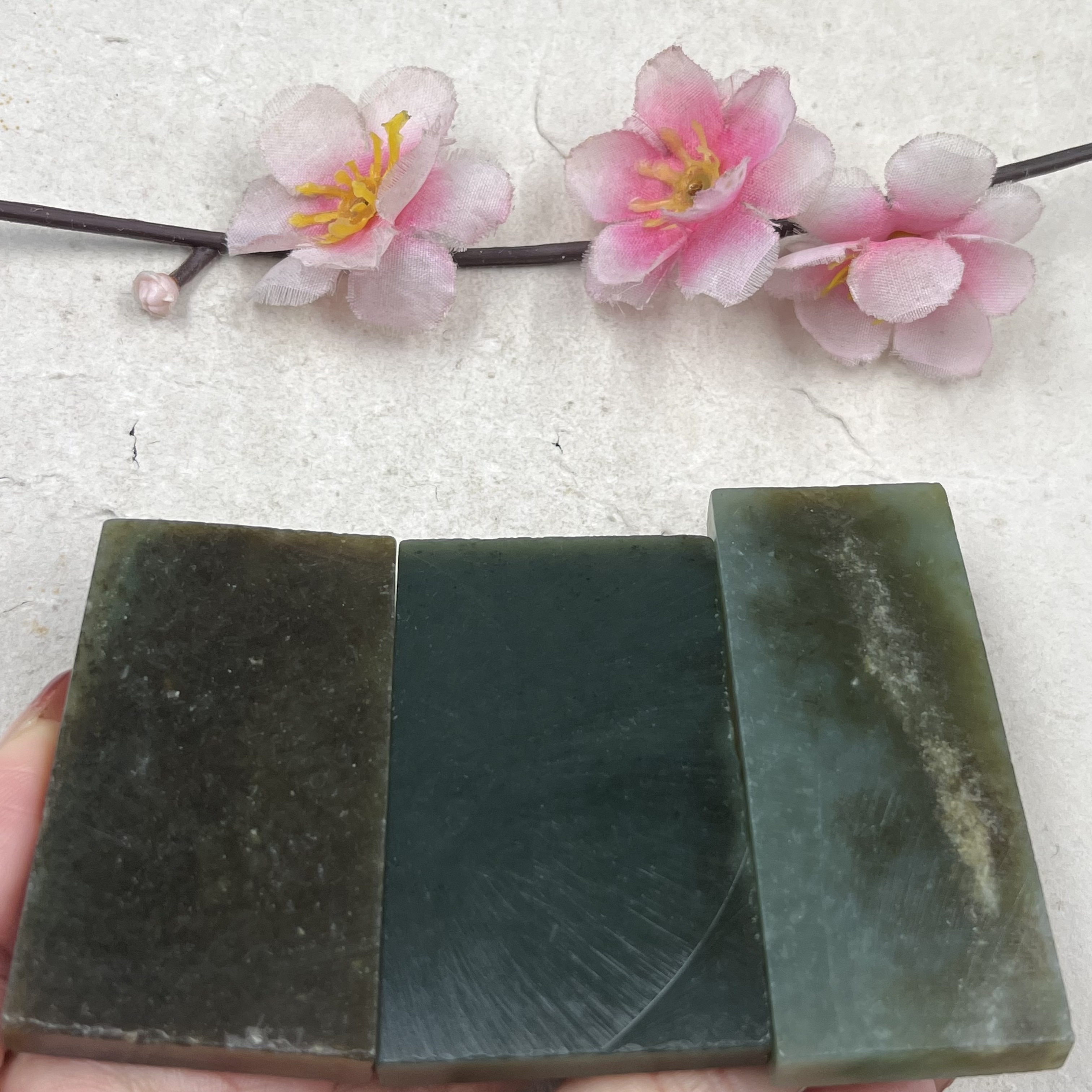 3件价新疆和田玉糖青玉且末牌子边角料玉石料标本料下脚料包邮t