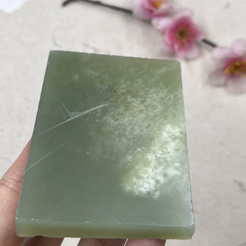 新疆和田玉晴水翠青刮痧板边角料玉石料下脚料DIY牌子包邮73克t