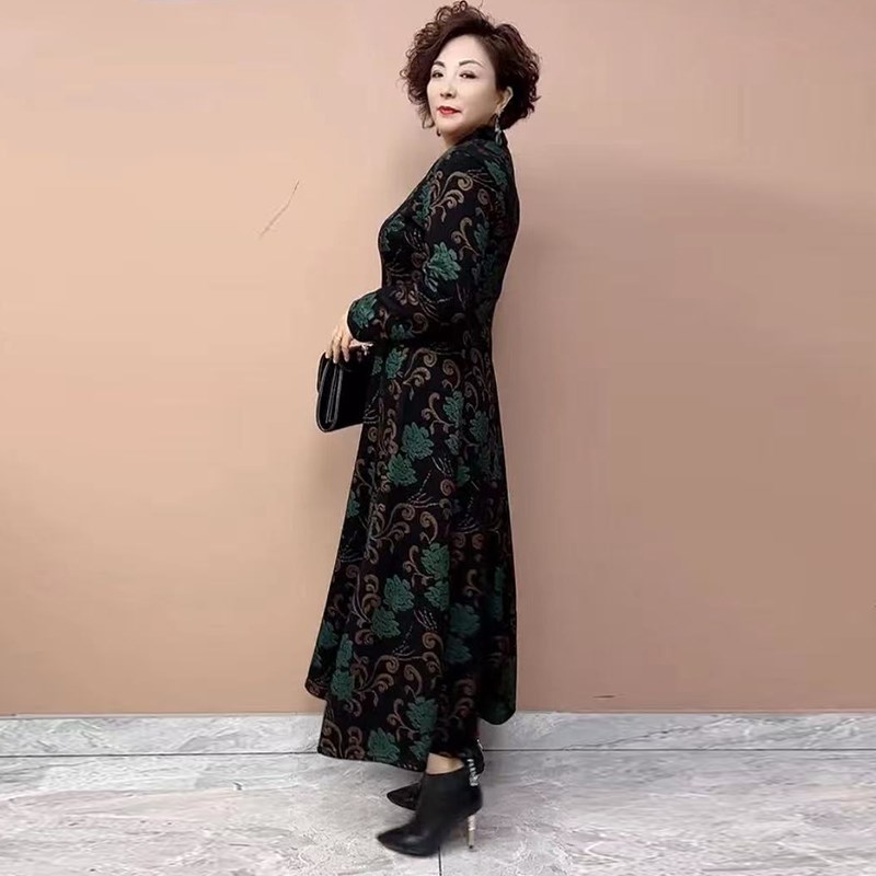 气质妈妈连衣裙冬季加绒高档弹力大码40-50岁女士显瘦提花大摆裙