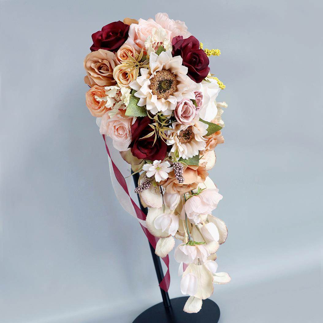 2024秋季新款婚礼新娘水滴手捧花欧式仿真花户外结婚拍照手拿花束