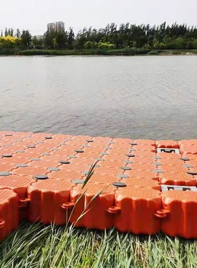 实力厂家供应蓝色橙色水上码头浮筒组装灵活户外码头水上滚筒