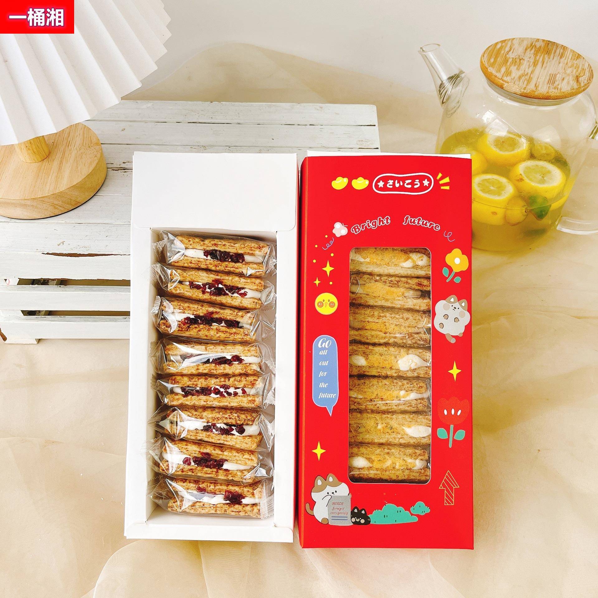 网红零食台湾方块酥咸蛋黄饼干燕麦千层酥牛轧糖夹心牛扎饼干