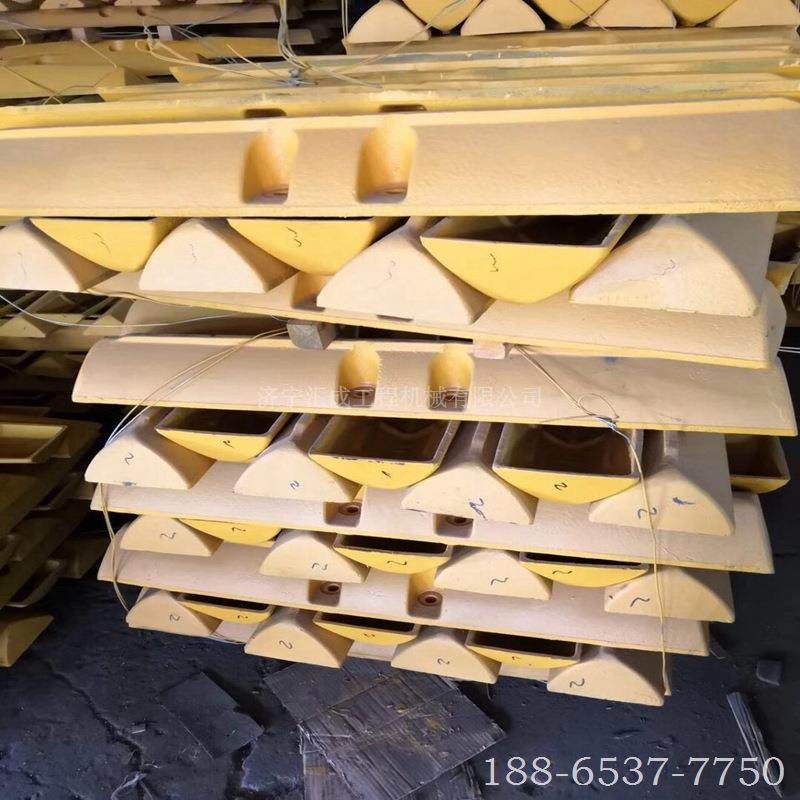 山推推土机链板多少钱一块，SD16/SD22/SD23/SD32推土机履带板