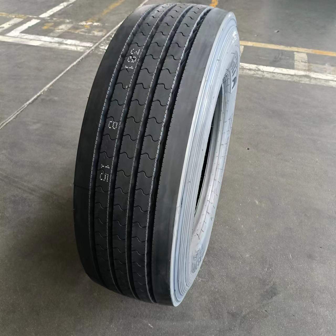 佳通卡客车轮胎 265/70R19.5-16PR GSR225花纹 全钢丝卡车客车货