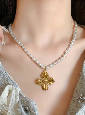 欧美钛钢珍珠米珠花朵项链复古小众时尚锁骨链高级感百搭新款项饰