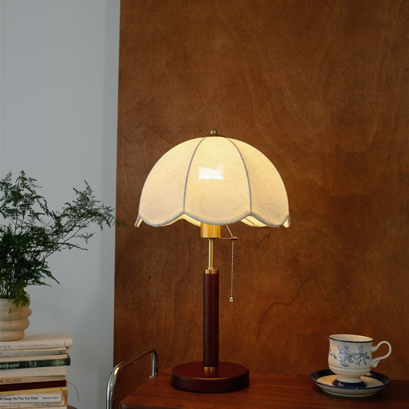 法式中古风台灯卧室床头氛围灯布艺美式客厅高级感装饰实木灯酒店