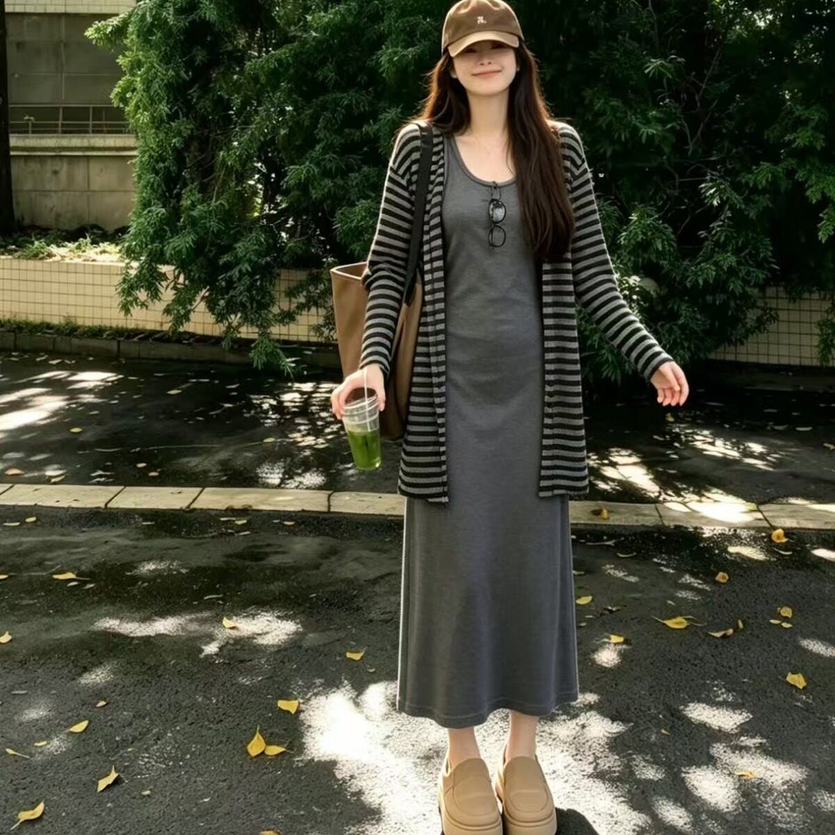 辣妹灰色U领纽扣背心长裙