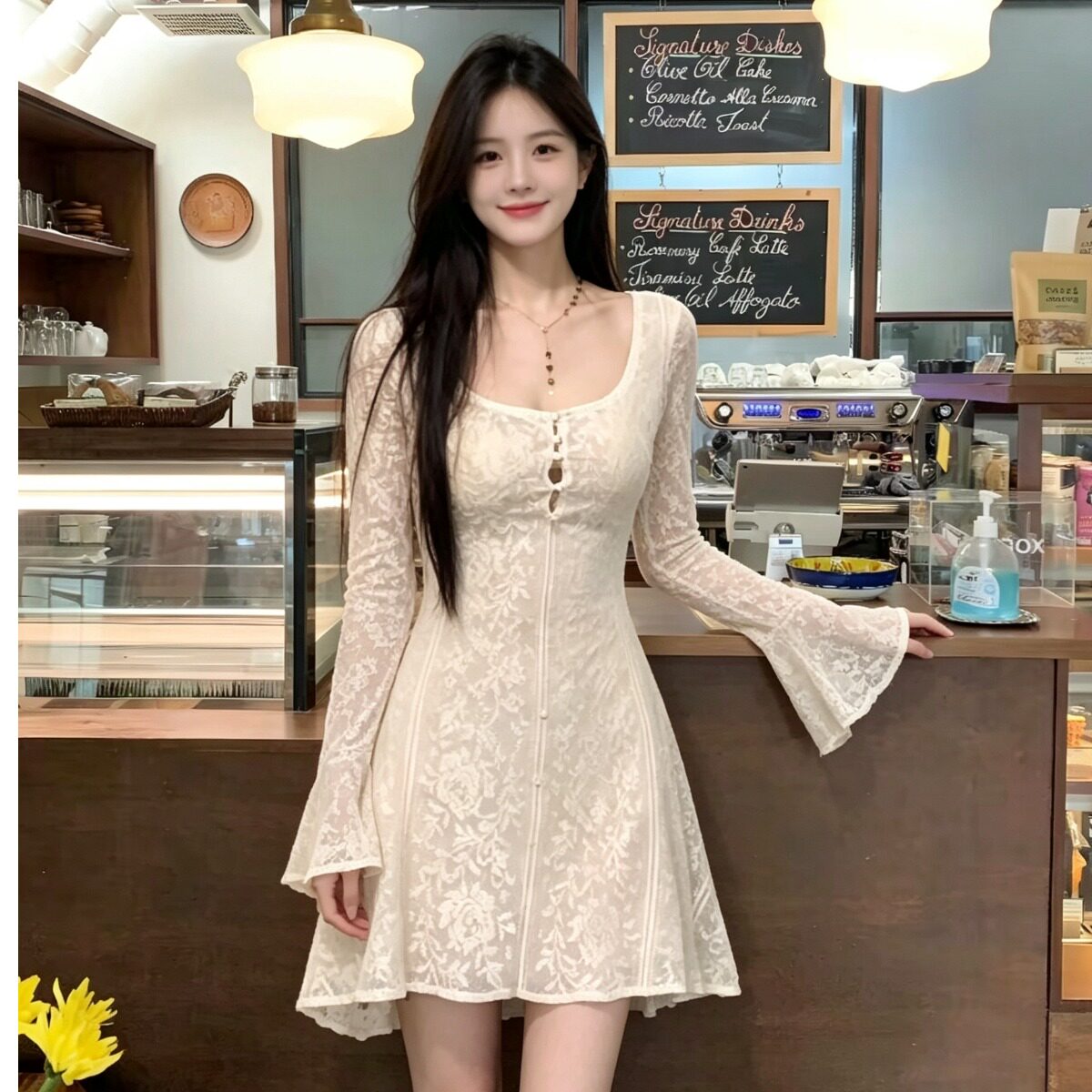 纯欲风U领蕾丝连衣裙女秋