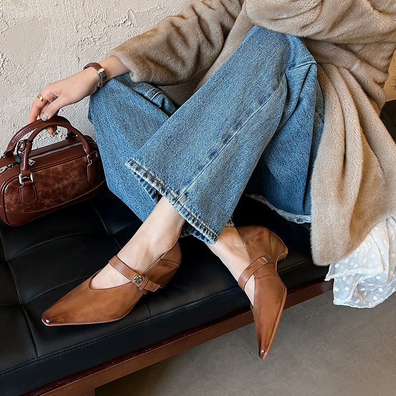 头层牛皮~2025春季新款小香风山茶花扣尖头坡跟单鞋女玛丽珍鞋春~