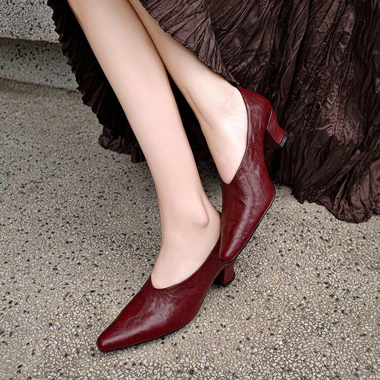 巨软全真皮4cm粗跟单鞋女早秋新款法式复古尖头四季女鞋子奶奶鞋~