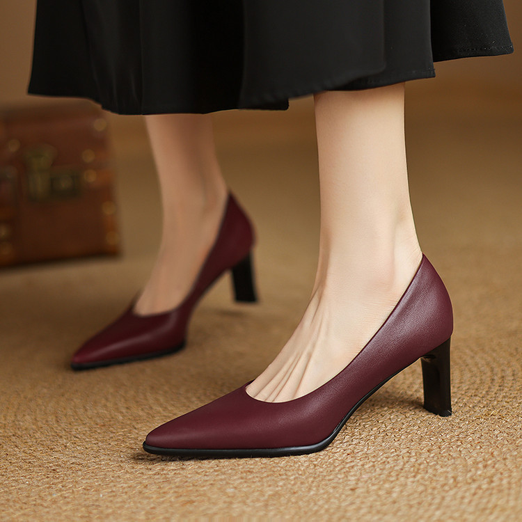 巨洋气尖头粗跟法式复古浅口高跟鞋2025春季一脚蹬里外全皮单鞋女