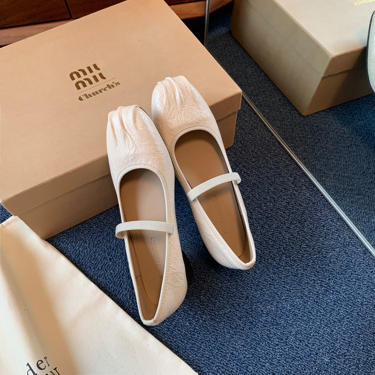 巨美柔软简约设计感褶皱松紧带芭蕾舞鞋2025春季新款浅口粗跟单鞋