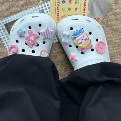 洞洞鞋配饰哭娃粉蓝鞋扣