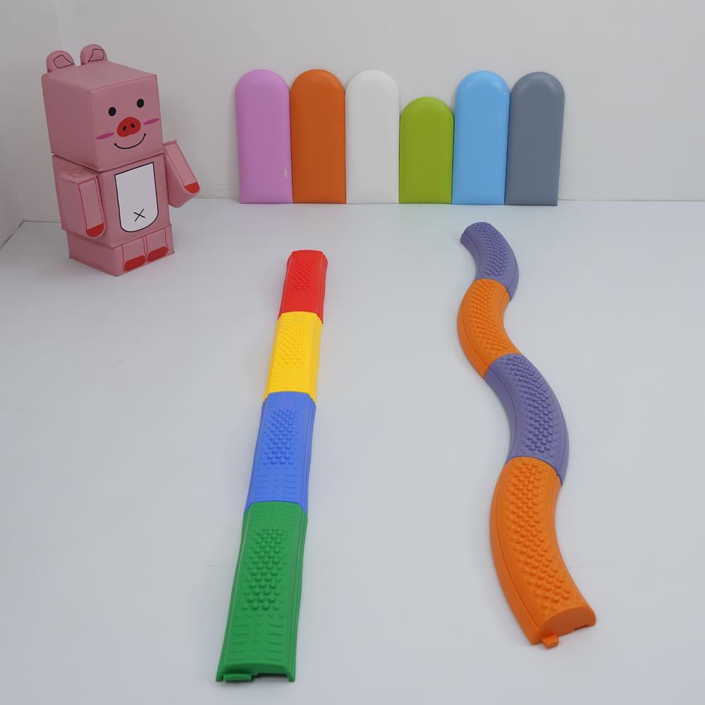 幼儿园s平衡木触觉板玩具儿童感统训练器材走直道户外S形独木桥