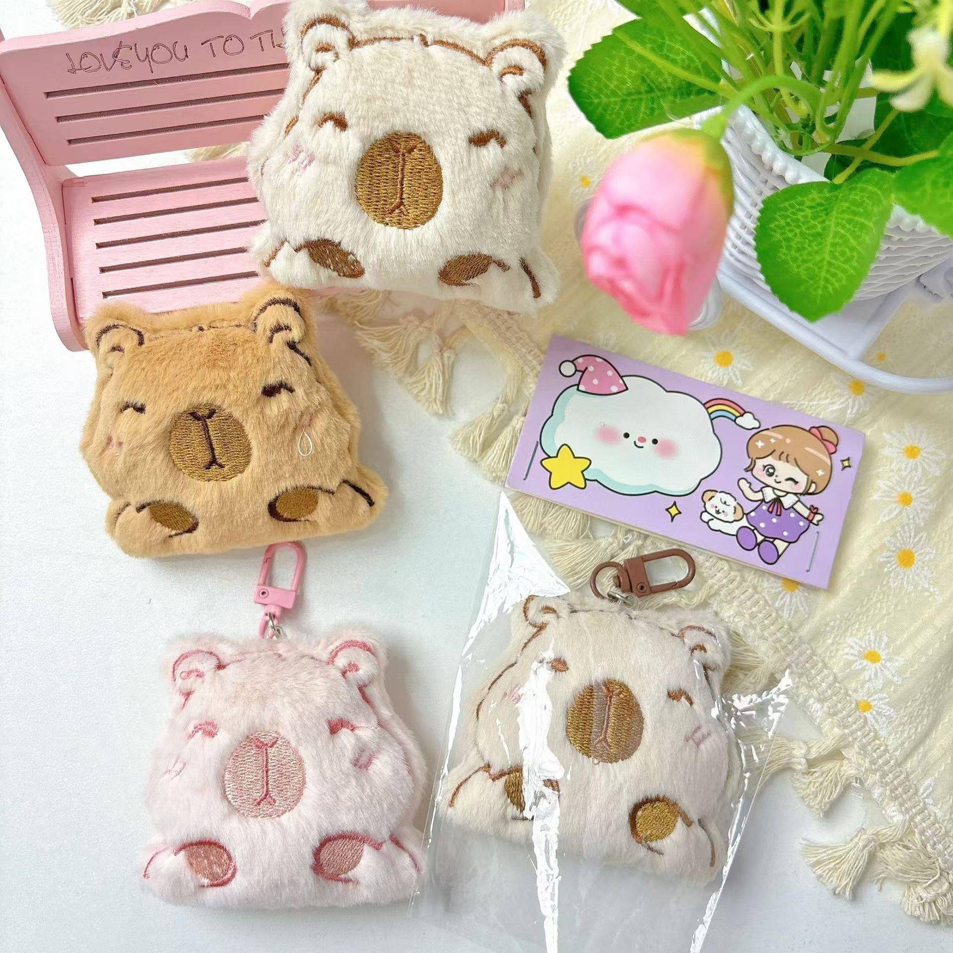 卡皮巴拉毛绒钥匙扣可爱包包挂饰书包挂件高颜值卡通公仔玩偶饰品