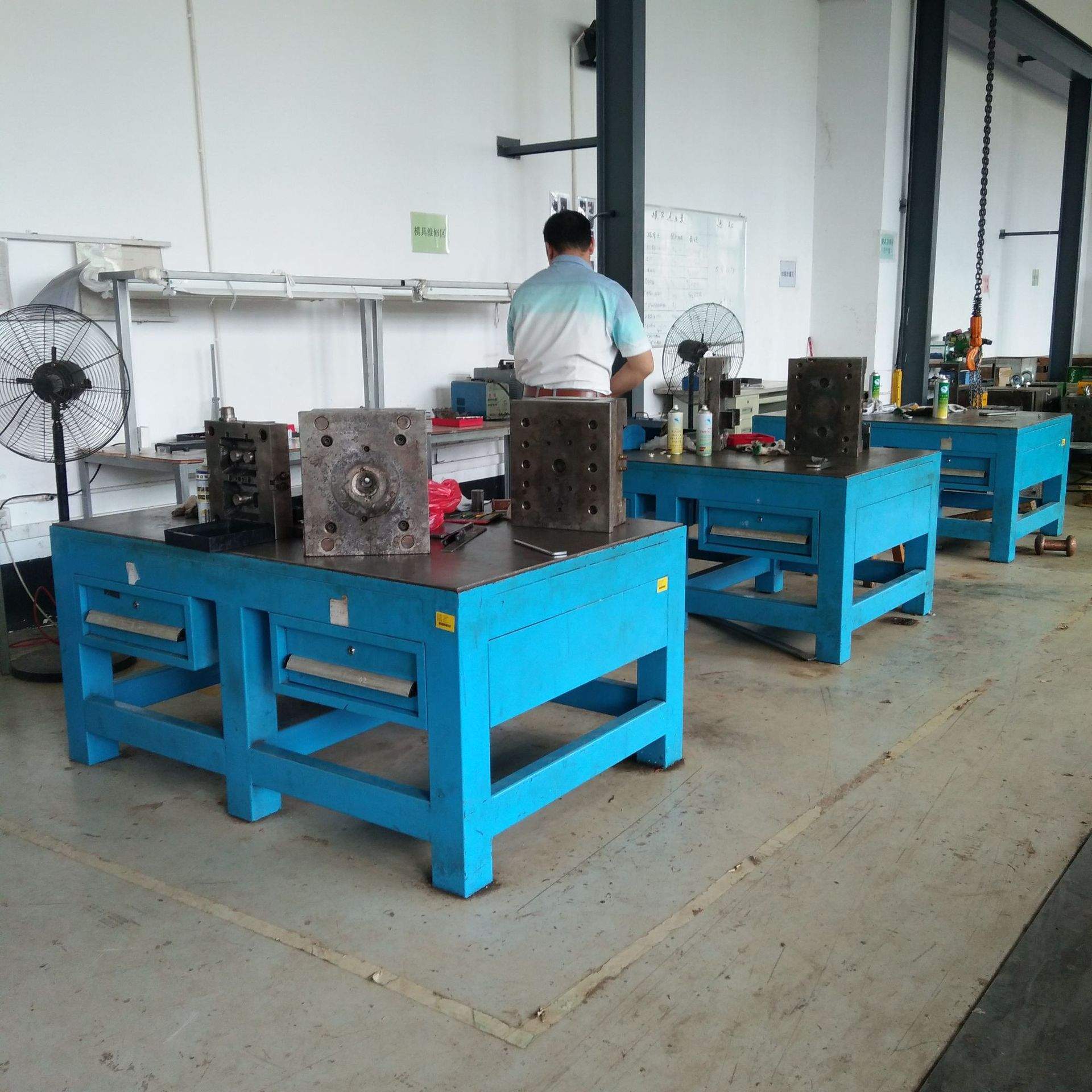 重型工作台车间模具钢板维修边机工作台飞模装配带虎钳工作台桌子