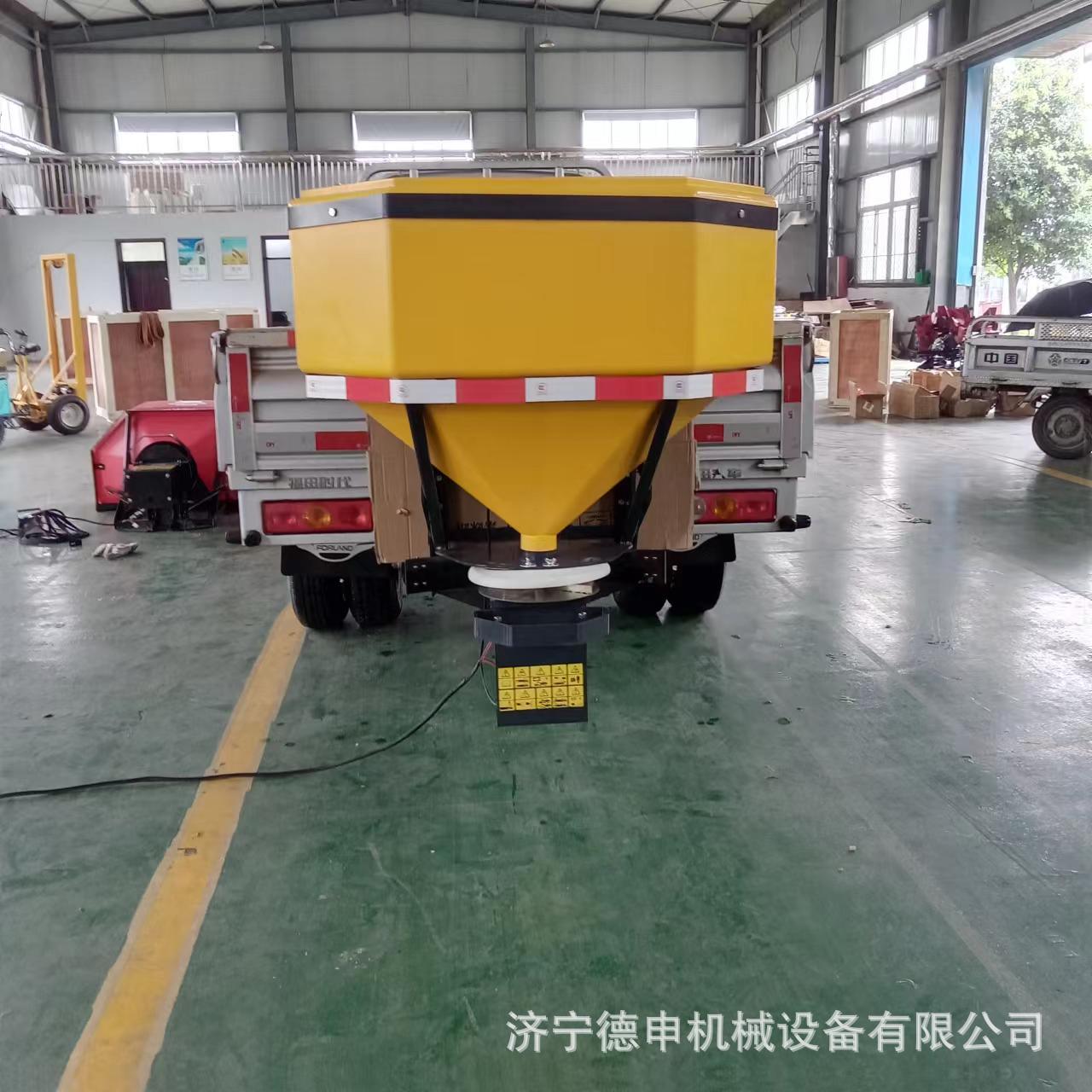 纯电动融雪剂撒布机 路面融雪道路清理设备 后挂式汽油融雪机