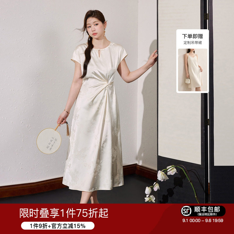 蓝语大码女装新中式缎面提花连衣裙盘扣2026夏季新款掐腰显瘦长裙