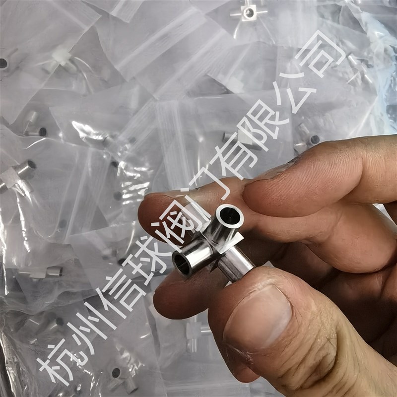 不锈钢316L微焊四通VCR立体四通1/4-6.35外径超纯净接头BA-EP镜面
