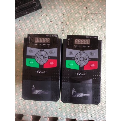 日业变频器CM510-A3SR40G刚刚拆机下来,0.4kw