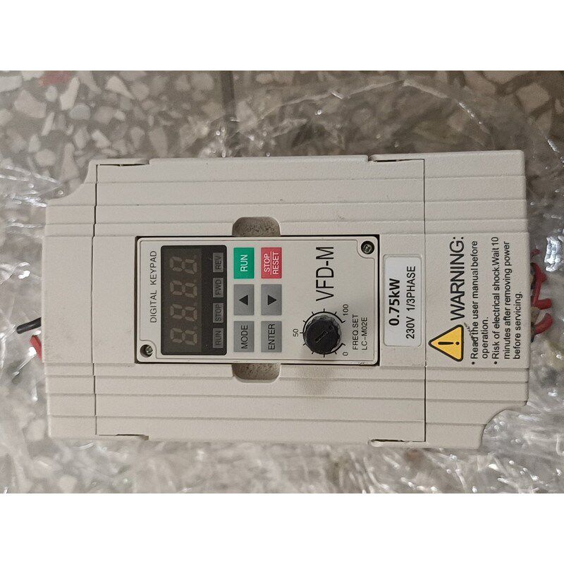 二手台达0.75kw变频器,型号VFD007M21A,成色如