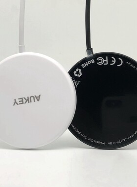AUKEY傲基15W迷你快充磁吸无线充电器 适用于iphone15/14/13/12系列