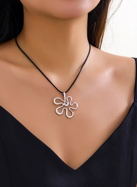 欧美饰品简约花朵吊坠项圈女个性甜酷金属镂空大花项饰