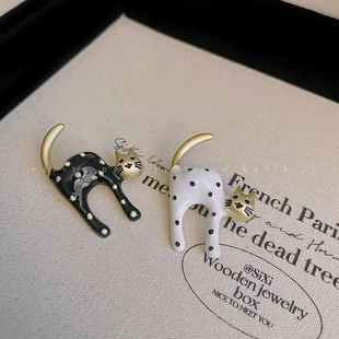 卡通波点猫咪胸针个性时尚创意西装别针小众轻奢高级感胸饰女