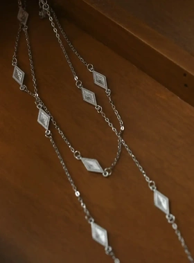 2025年新款中古金色双面菱格项链新中式简约小众长款叠戴毛衣链