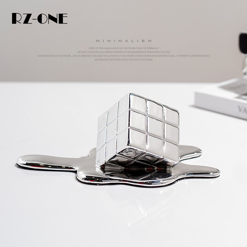 Rzone 现代轻奢设计师软装饰品高级感融化流体魔方简约压书小摆件