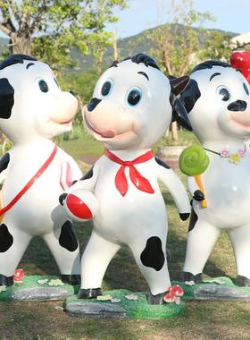 园林装饰小品卡通奶牛摆件户外玻璃钢动物雕塑花园庭院装饰商业美
