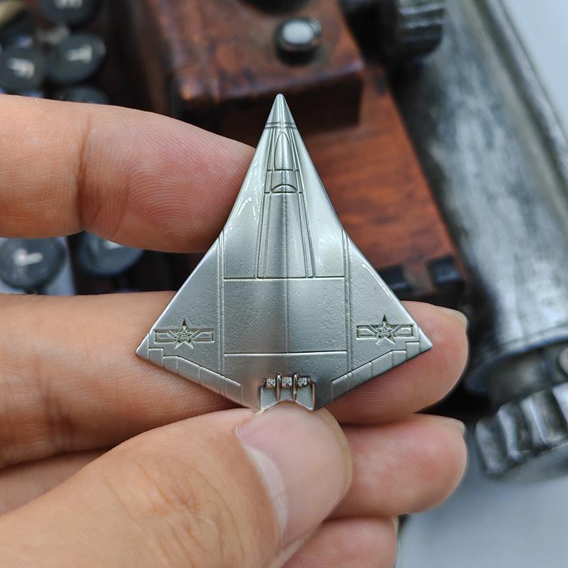 珠海长春航展立体第6代战斗机歼36飞机徽章轰6K歼10运20胸针纪念