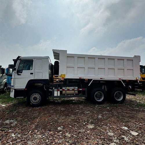 后八轮豪沃自卸车出口双桥渣土车厢货车380马力翻斗垃圾车