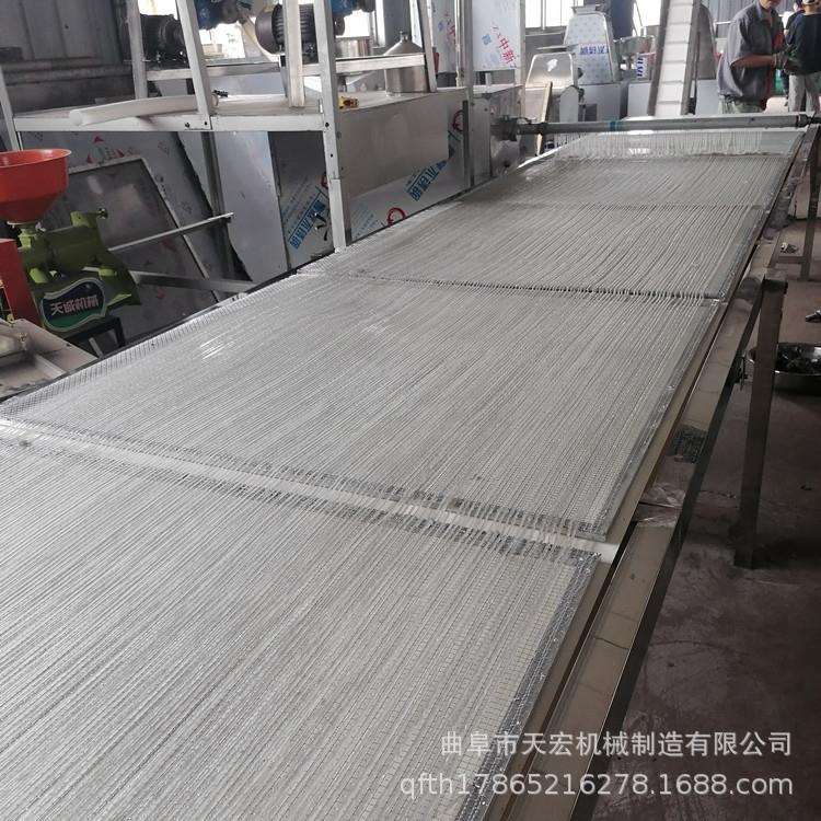 红薯粉条机生产介绍办厂用粉条机宽粉机出机自熟免煮免冻