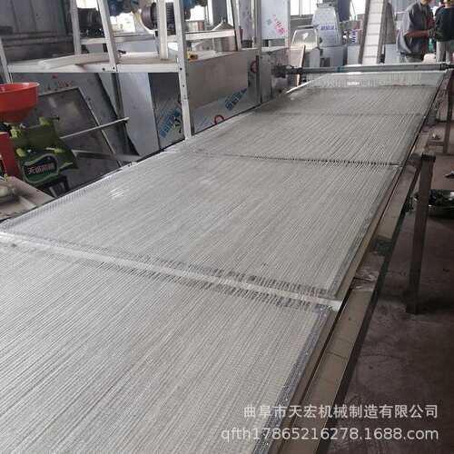 红薯粉条机生产介绍办厂用粉条机宽粉机出机自熟免煮免冻
