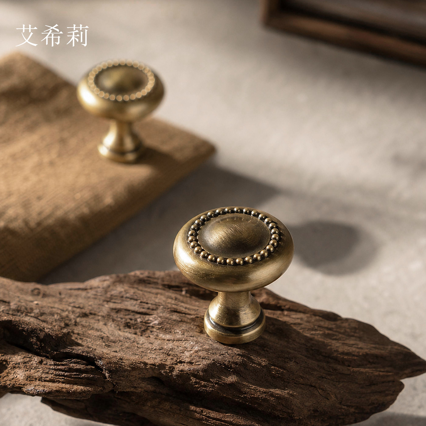 艾希莉法式古铜黄铜柜门极简拉手图片