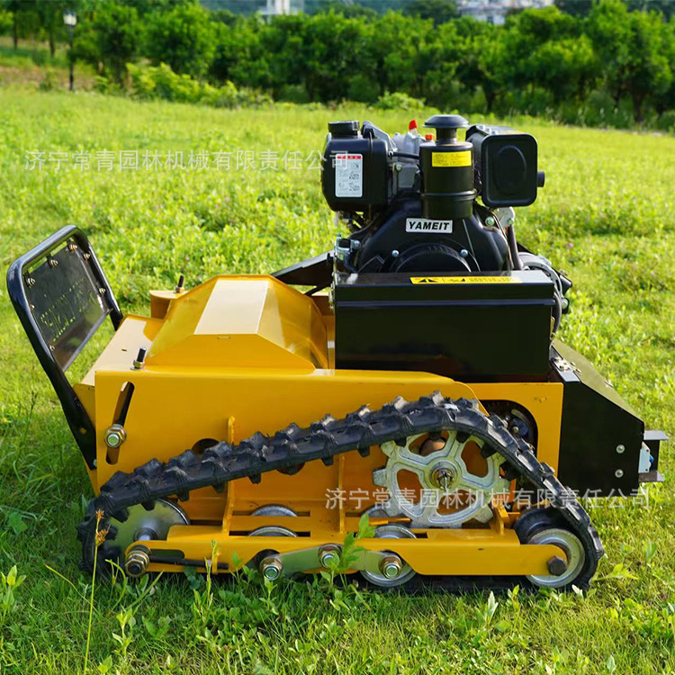 前刀遥控割草机电动履带式除草开荒锄草机无死角自动割草机器人