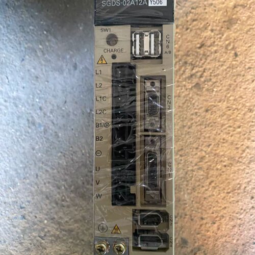 安川伺服驱动器SGDS-02A12AY506，200W功率，议价