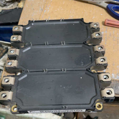 6mbi300ue-120-04原装上机。塑料有一点点议价