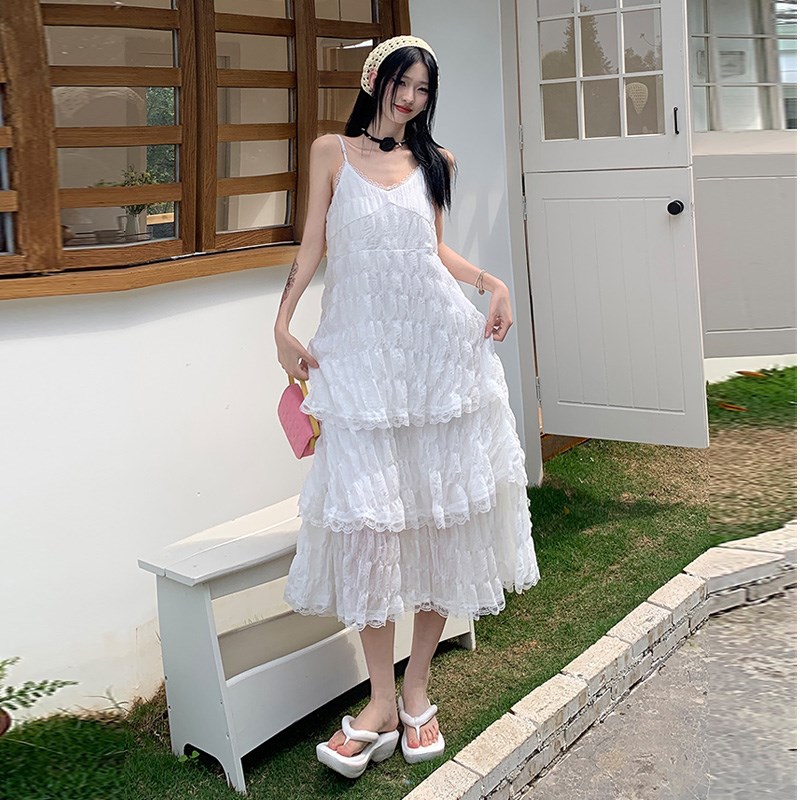 KRO蕾丝拼接度假风吊带连衣裙2024新款法式甜美白色无袖半身长裙