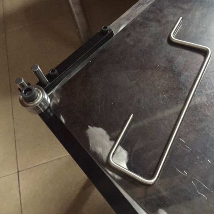 .折弯机小型手动钢筋扁铁弯曲器 铁丝钢丝铜线折弯器 锚钩折弯工