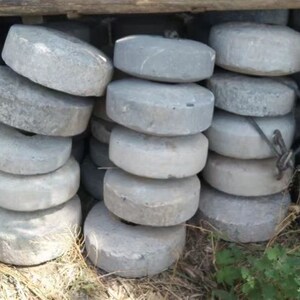 拆迁村收来的青石石钱 标价很实在 量大20起