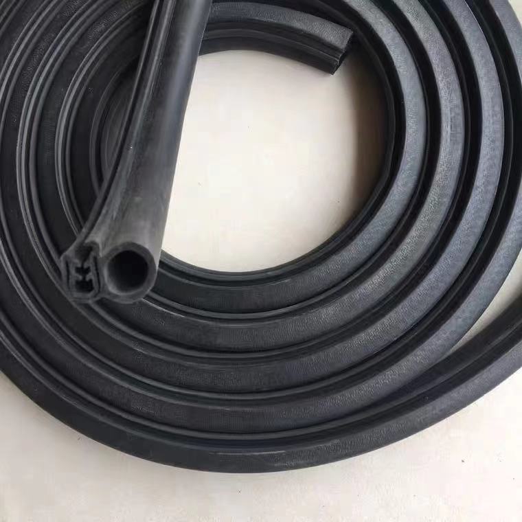 新源远山65-B75-80-90胶轮式挖掘机 前挡风玻璃门边胶条密封条