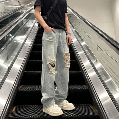 浅色水洗美式潮流破洞牛仔裤