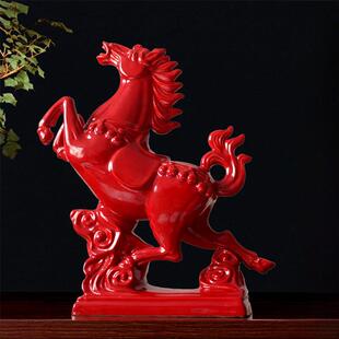 大红色陶瓷马饰品,用于家庭客厅和办公室装饰,吸引财富风水马立