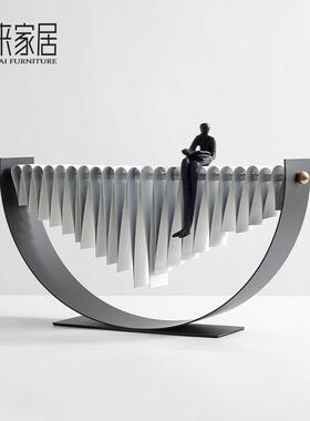 现代简约金属摆件创意阅读思考人物摆设样板间客厅玄关柜软装饰品