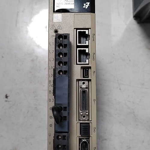 安川伺服驱动器SGD7S2R8A30A002安川七代4，议价商品