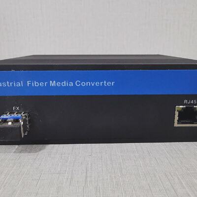 Industrial PoE Fiber Media Converter CPMCP10100SMLC