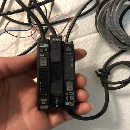 基恩士FS-N11P放大器2个，线长FS-N13P1个询价